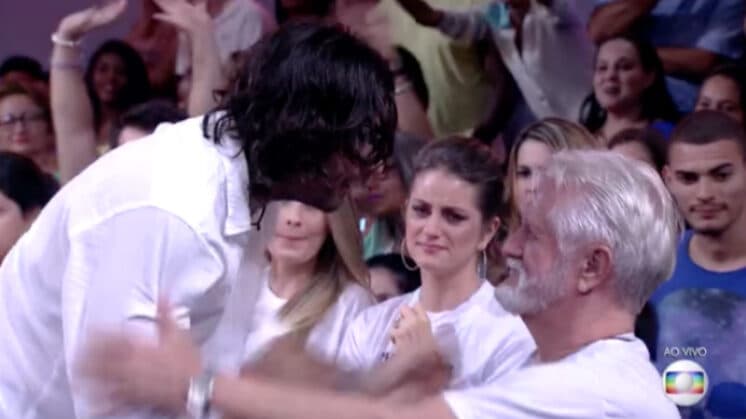 "BBB17": Na saída do programa, Ilmar abraça família de Marcos e desabafa