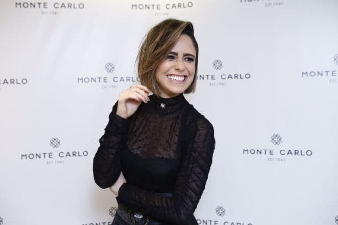 Fernanda Vasconcellos revela que se arrepende de ter colocado silicone