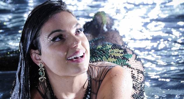 Saiba quanto custa a cauda de sereia usada por Isis Valverde em "A Força do Querer"