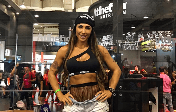 Jaque Khury fala sobre rotina saudável: 'O mais difícil é manter uma dieta na rua'