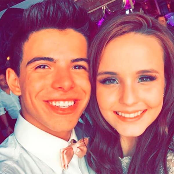 Mesmo negando namoro, Larissa Manoela leva Thomaz Costa para festa de Kéfera