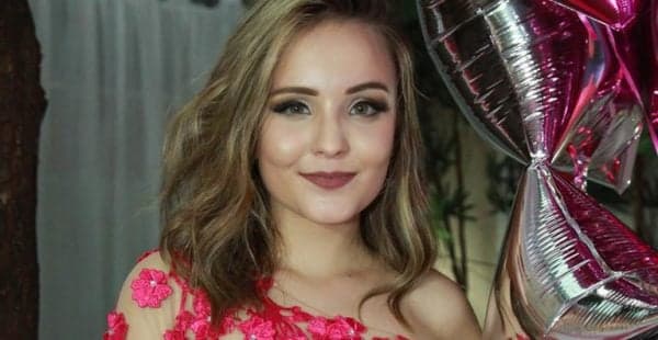 Fã de Fernanda Souza, Larissa Manoela posta foto com ela e declara: "Inspiração"