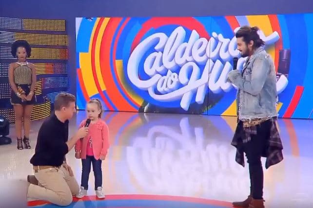 Menina surpreende no "Caldeirão" e pede pra Luan Santana parar de cantar