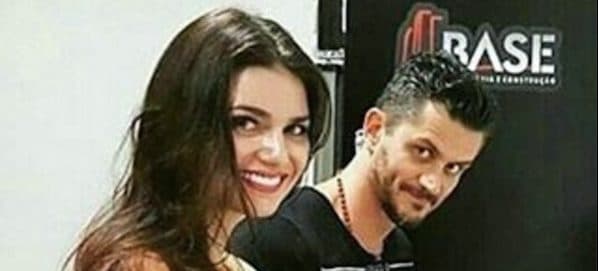 Ex-BBB Marcos Härter surge com morena em foto e é criticado: "Tenho muita pena de quem se envolve com você"