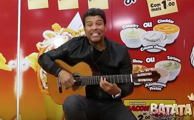 Maurício Mattar faz comercial de batatas fritas e internet não perdoa
