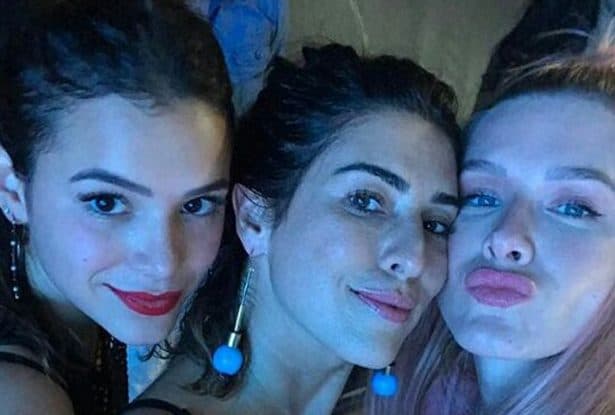 Bruna Marquezine faz quadradinho e se acaba em baile funk