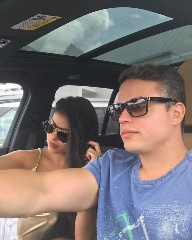 Ex-BBB Munik Nunes viaja com o noivo para os EUA