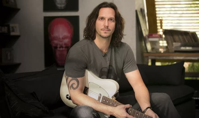 Globo exibe final de "Rock Story", capítulo especial de "Pega Pega" e muda grade