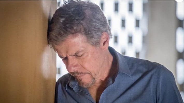 Na 'geladeira' da Globo após caso de assédio, José Mayer é flagrado magro e abatido