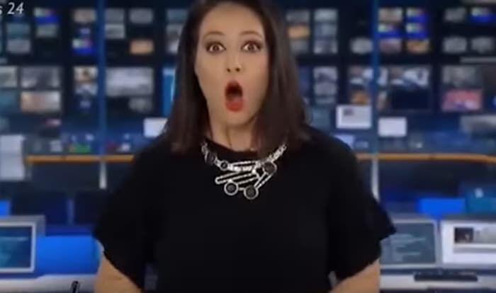 Jornalista é afastada de telejornal após levar susto no ar e público reclama; veja o vídeo!