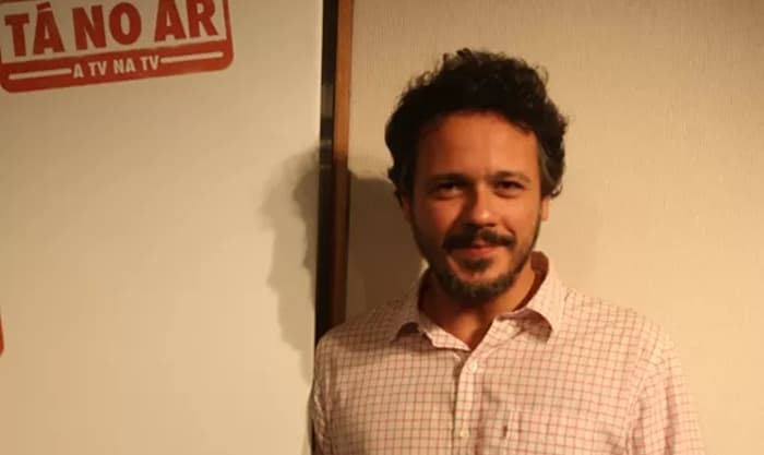 Danton Mello tem desejo atendido e vai conciliar gravações de novela com "Tá no Ar"