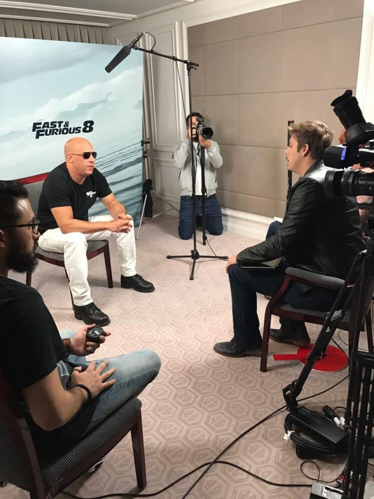 Na Europa, Fábio Porchat entrevista os astros internacionais Vin Diesel e Clarlize Theron