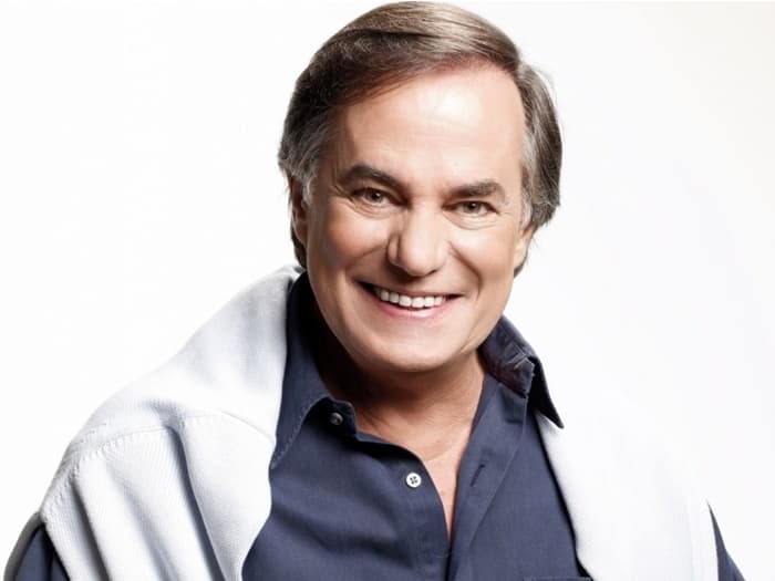 Ronnie Von dispensa aposentadoria e afirma: "Se você quiser acabar com minha vida, me tira do ar"