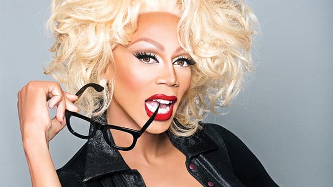 Apresentadora norte-americana RuPaul faz postagem para o Brasil criticando presidente brasileiro; veja