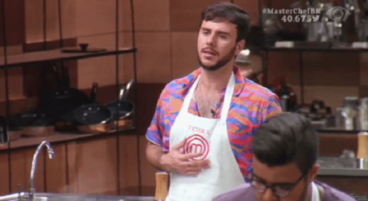 Participante gato do "MasterChef" revela ter filho com casal homossexual