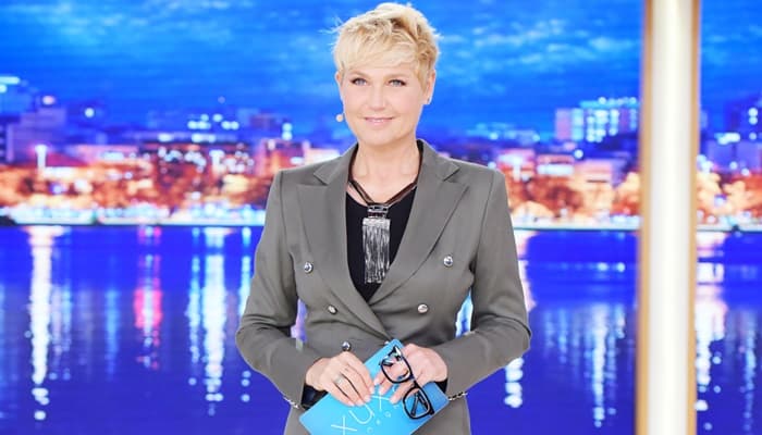 Xuxa revela que foi enganada ao ser convidada para tirar foto: "era para ter relação"