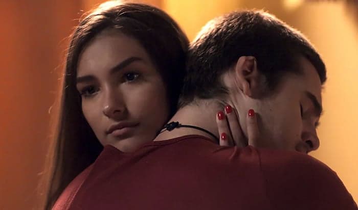 "Rock Story": Brava com Zac, Yasmin vai para a cama com Tiago