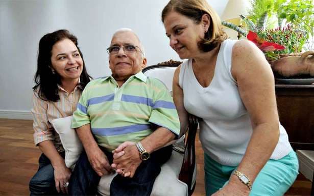 Viúva de Nelson Ned revela que está falida: "tem dia que não tenho nem o que comer"