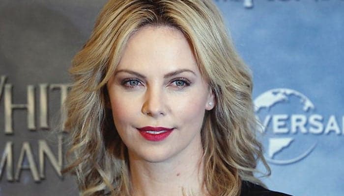 Charlize Theron engata romance com cantor mundialmente famoso, que é ex-marido de sua amiga