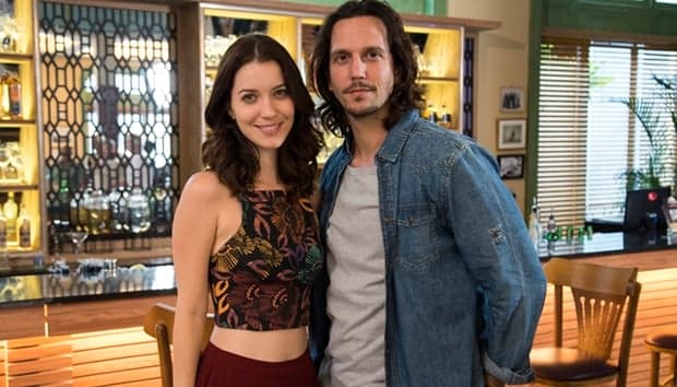 "Rock Story" escapa de armadilhas das novelas, mas peca por fim antecipado