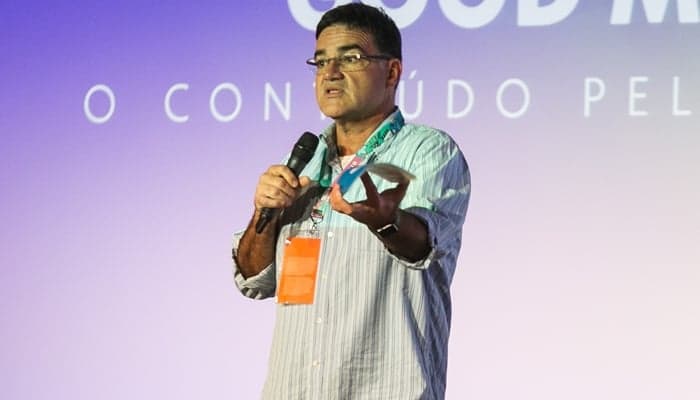 Diretor declara que "o maior concorrente da Globo é a Globo" e diz não ter medo de errar