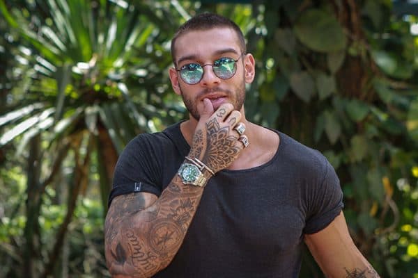 Mãe de Lucas Lucco dá "show" com corpão sarado e ganha elogios: "Uma sogra dessa"