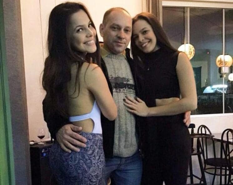 Emilly, Mayla e o pai aparecem em festa íntima de Valesca Popozuda