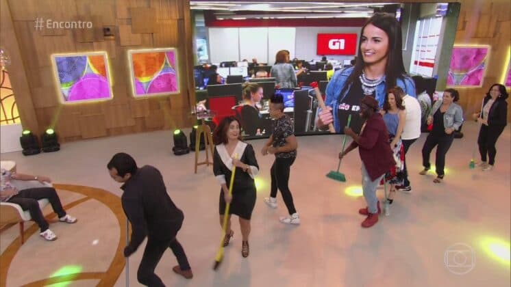 Não é uma cilada! Mari Palma e Fátima Bernardes fazem dança da vassoura no Encontro e bombam na internet