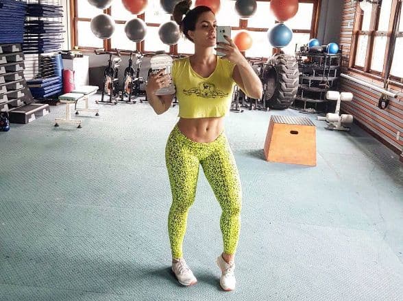 Após gravidez, Kelly Key recupera forma física