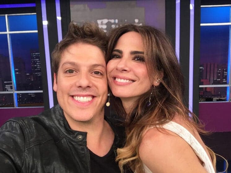 Fábio Porchat da Record marca presença na RedeTV! e fala sobre rivalidade com Danilo Gentili