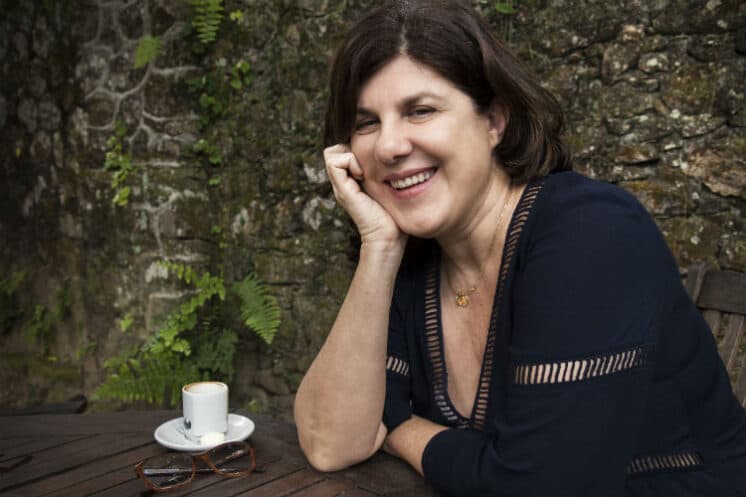 Autora de "Rock Story" revela que diretor "se apaixonou" por atriz e que ela influenciou no final de Leo Régis
