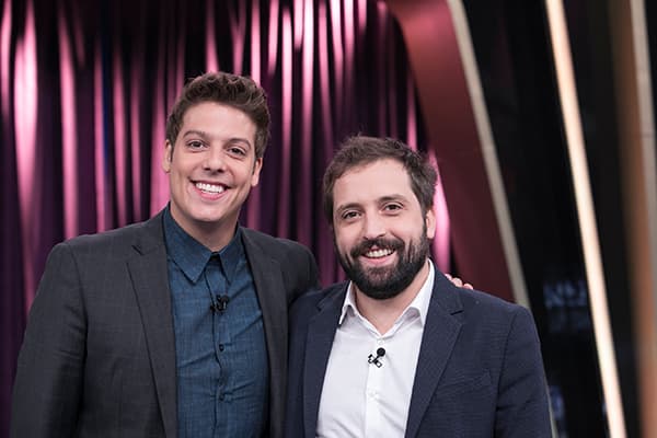 "Se eu pensasse na minha carreira, não falaria sobre política", diz Gregório Duvivier