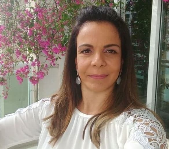 Sula Miranda, aos 53 anos, impressiona ao mostrar corpão na praia e arranca suspiros