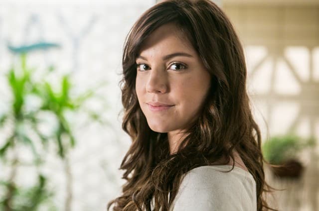Alice Wegmann termina faculdade e faz monografia sobre novela