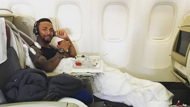 Nego do Borel tem viagem ostentação em Miami e é homenageado por gravadora