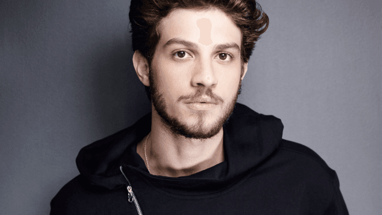 Chay Suede passa mal e precisa ser atendido na Globo