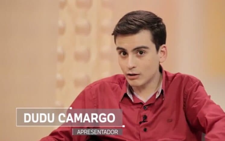 Dudu Camargo seria viciado em dados de audiência, segundo colunista