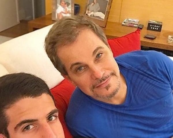 Edson Celulari posta foto com Enzo e fãs comentam semelhança