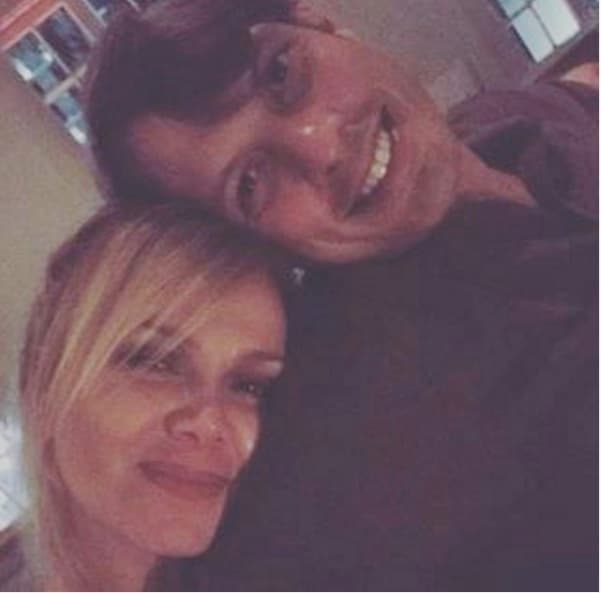 Noivo se declarara para a apresentadora Eliana nas redes sociais