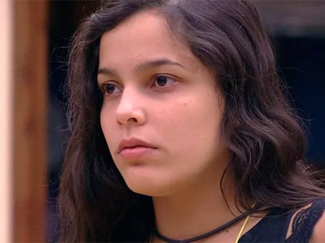 Pagar faculdade pública?? Emilly é zombada por declaração e faz textão de desabafo