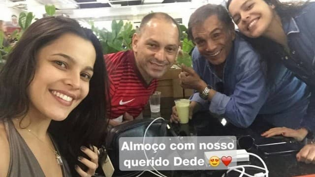 Emilly Araújo tieta Dedé Santana nos estúdios Globo