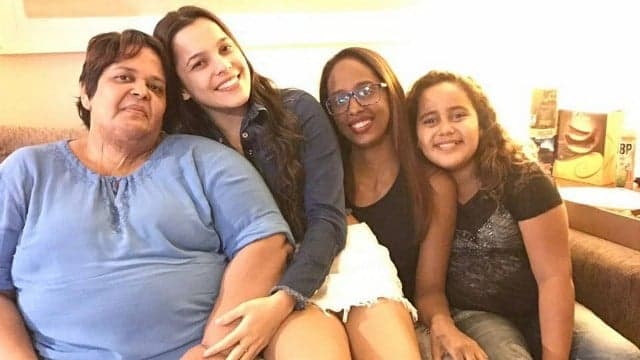 Emilly promete ajudar aposentada que gastou R$ 1,2 mil para ela vencer o "BBB17"