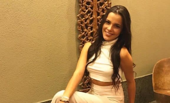 Ex-BBB Emilly aparece abraçada com amigo de Neymar e ele comenta: "Meu casal"