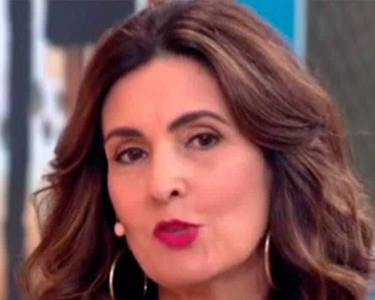 Fátima Bernardes menciona William Bonner ao relembrar batismo dos trigêmeos