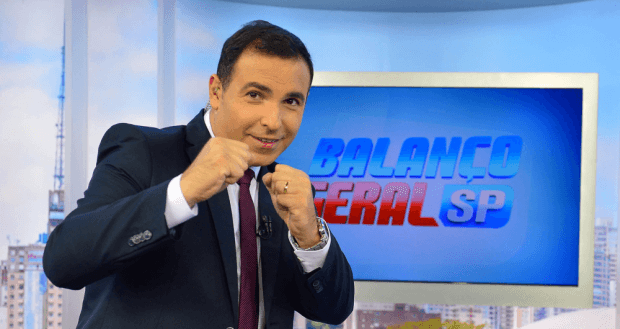 Reinaldo Gottino comemora três anos à frente do "Balanço Geral" com churrasco para a equipe