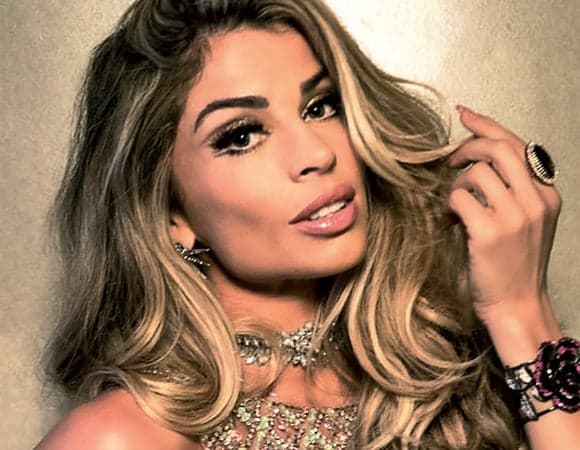 Grazi Massafera comemora um ano de namoro com empresário na Itália