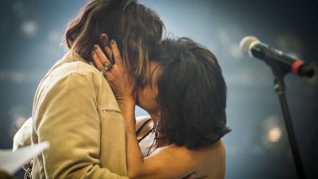 "Rock Story": Gui Santiago discute com Mariane e empurra ela