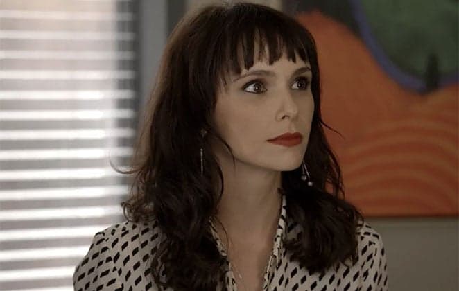 "A Força do Querer": Após chantagem, Irene expõe foto de encontro de Caio e Bibi