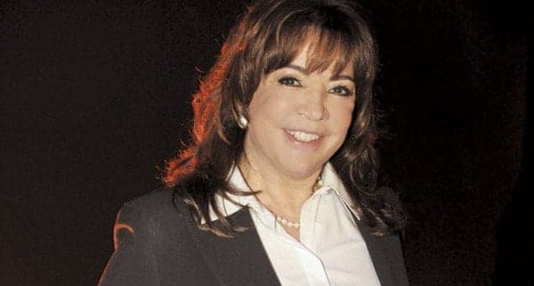 Nos bastidores do SBT, Iris Abravanel toma atitude e vai ao palco do Programa Silvio Santos