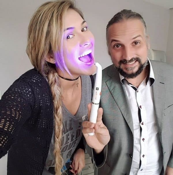 Lívia Andrade quebra o dente antes de gravar no SBT